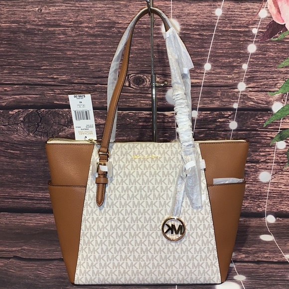 Michael Kors Handbags - 🌺MICHAEL KORS 🌺 CHARLOTTE VANILLA LARGE ZIP TOTE
